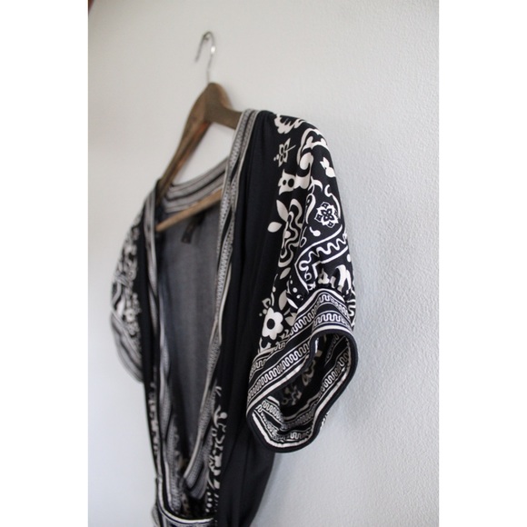 BCBG maxazria Print Wrap Tie Front Blouse Preowned Medium - Picture 6 of 7